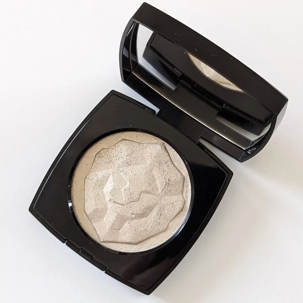 RARE Chanel Le Signe Du Lion Illuminating Powder Or Blanc (full size) - Picture 1 of 9